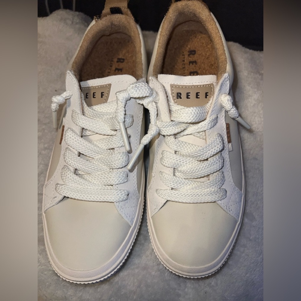 Reef lay day dawn sneakers white with cheetah print woman’s size 8